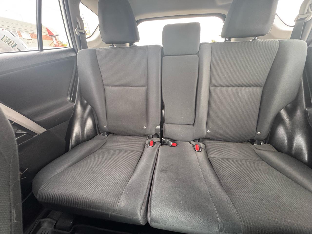 Toyota RAV4 LE AWD (Natl) 2017