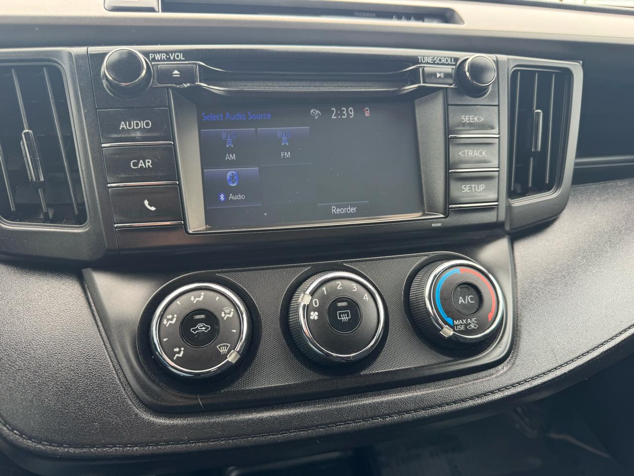 Toyota RAV4 LE AWD (Natl) 2017