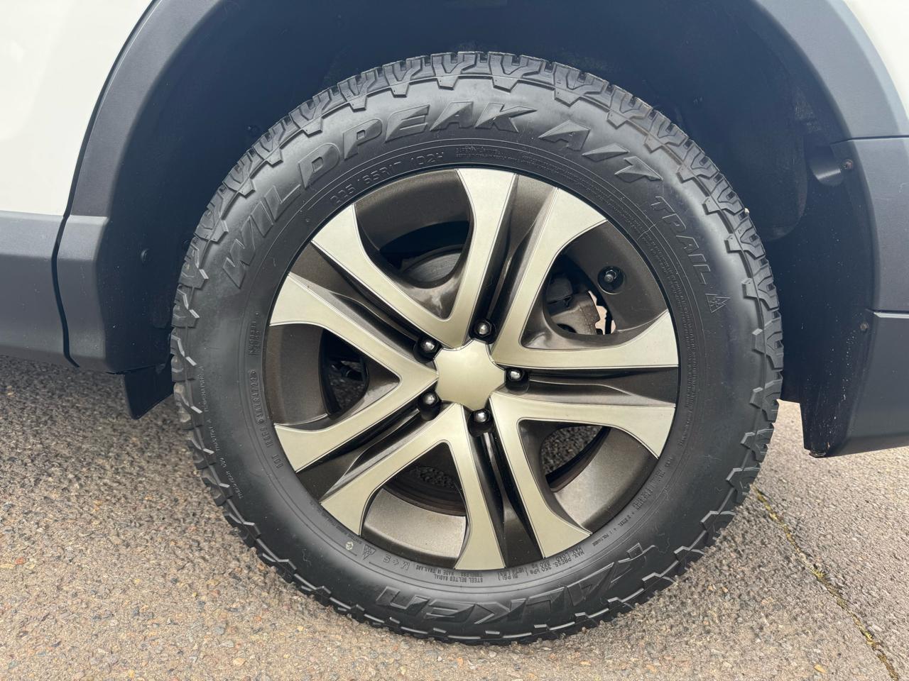 Toyota RAV4 LE AWD (Natl) 2017