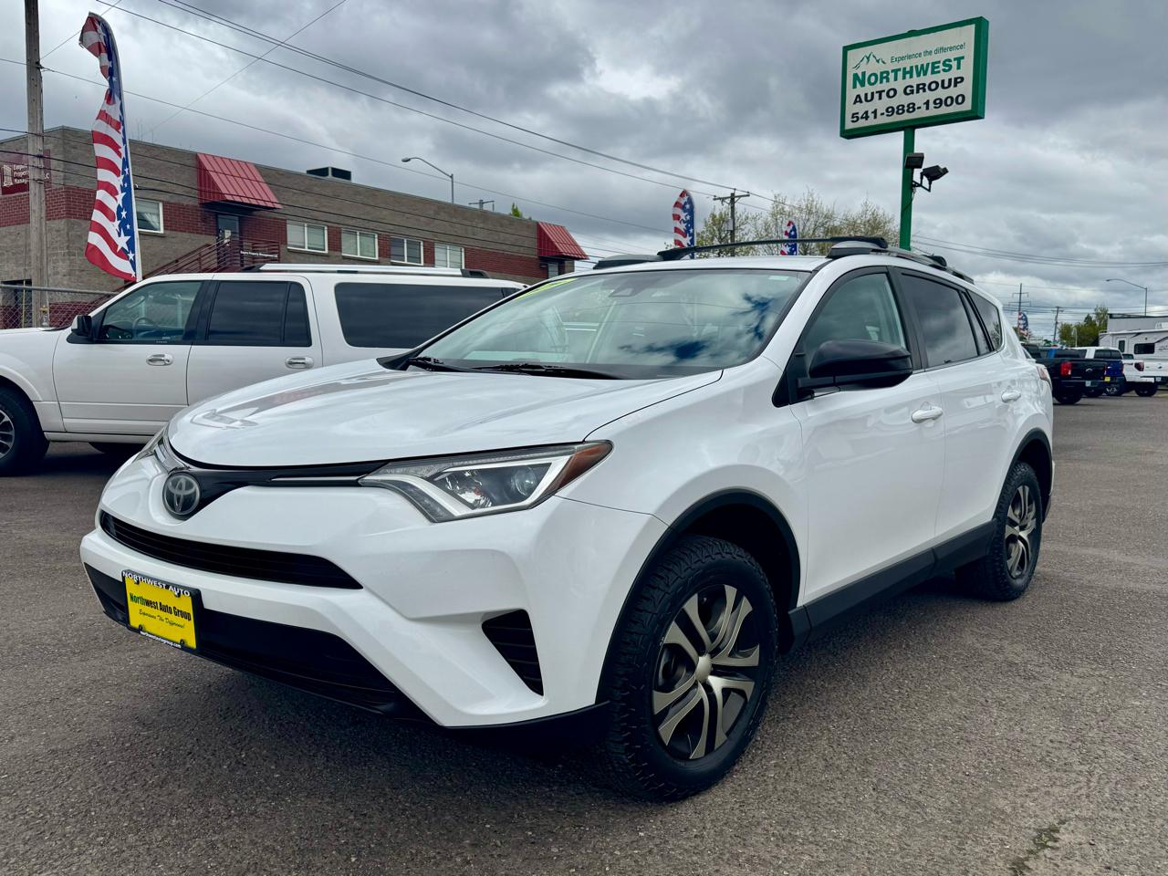 Toyota RAV4 LE AWD (Natl) 2017