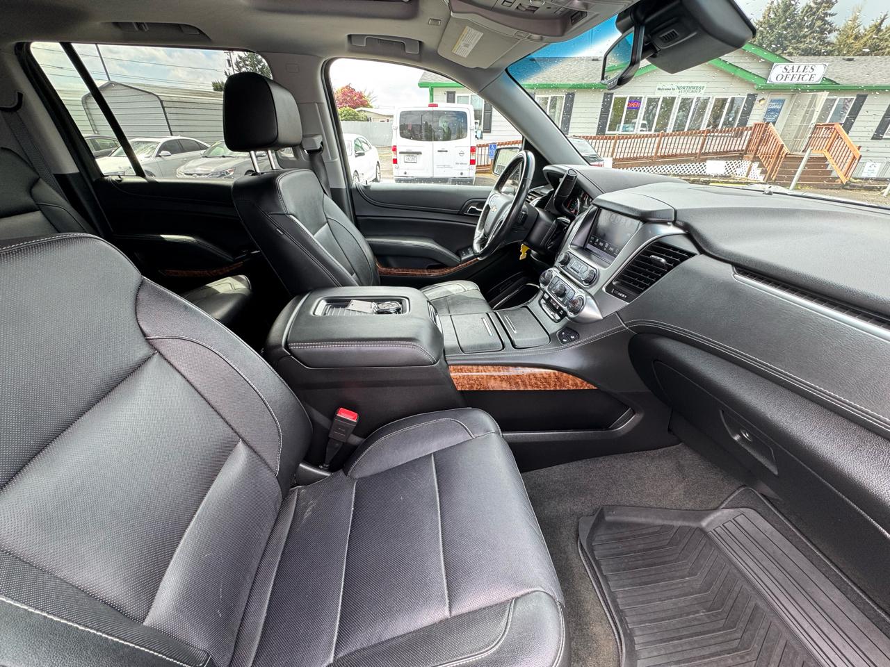 Chevrolet Suburban 4WD 4dr 1500 Premier 2018