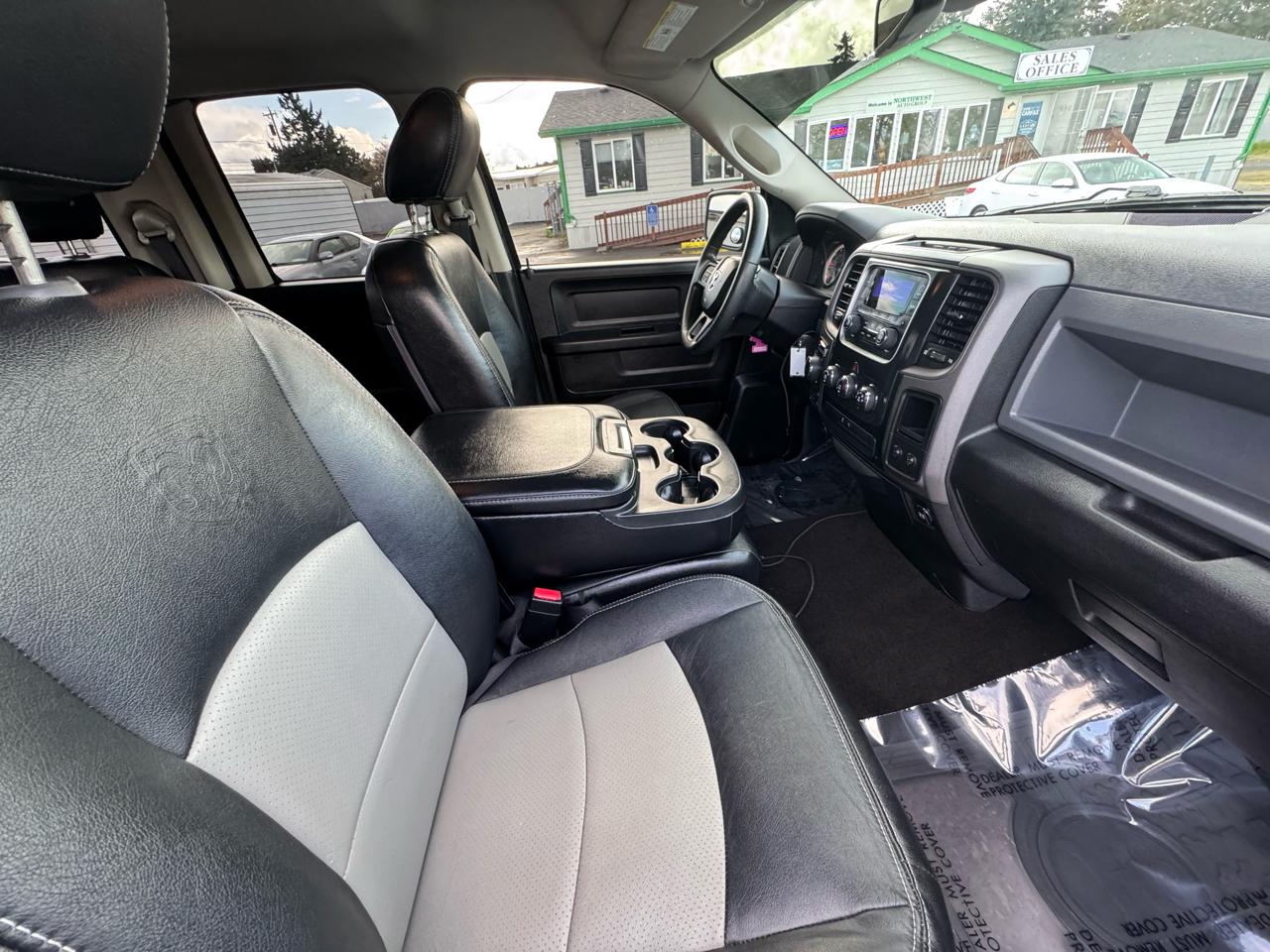 RAM 1500 4WD Quad Cab 140.5" ST 2013