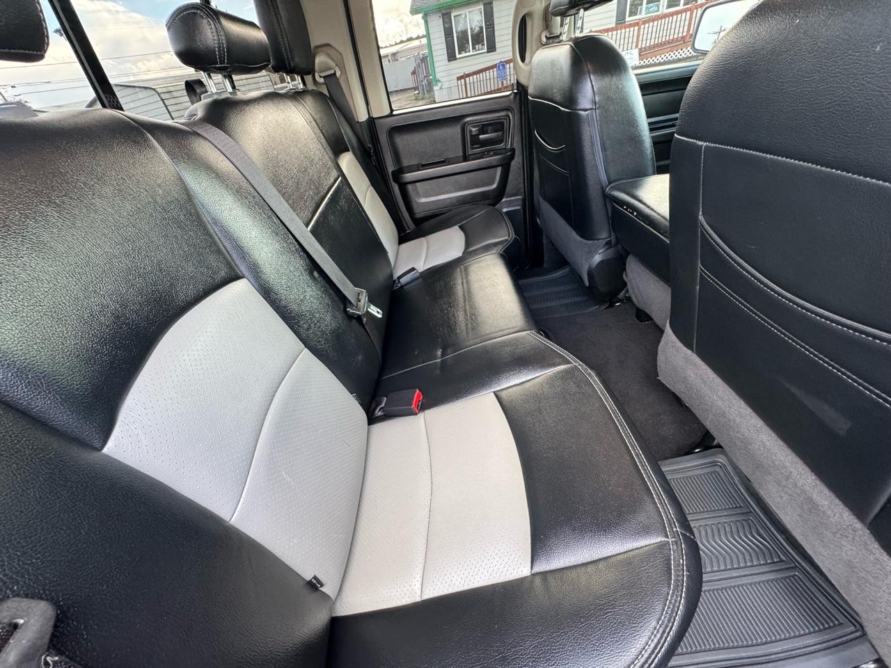 RAM 1500 4WD Quad Cab 140.5" ST 2013