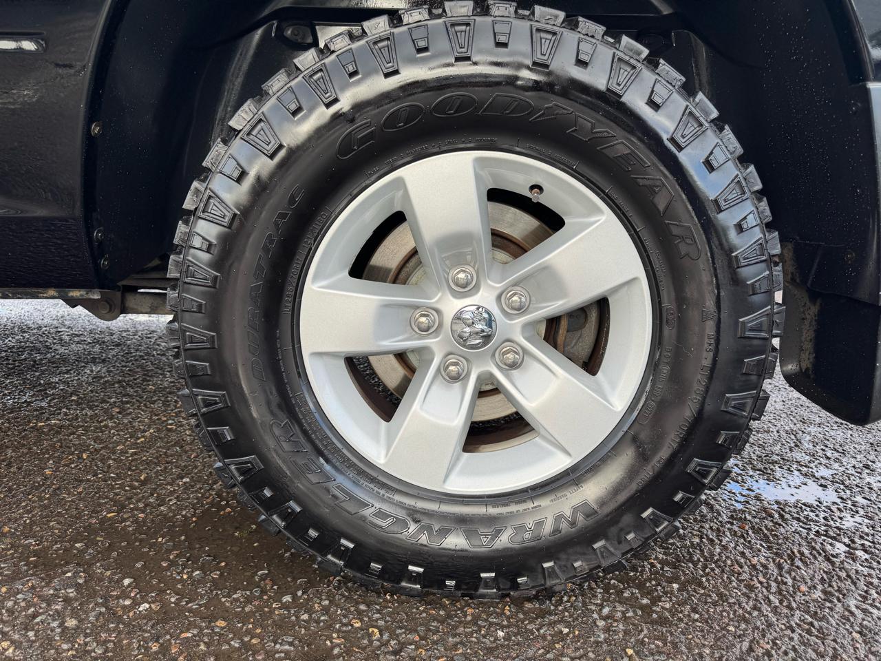 RAM 1500 4WD Quad Cab 140.5" ST 2013