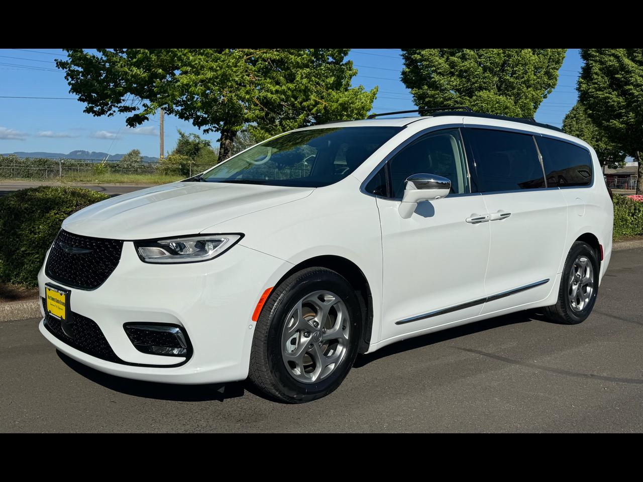 2022 Chrysler Pacifica Limited FWD
