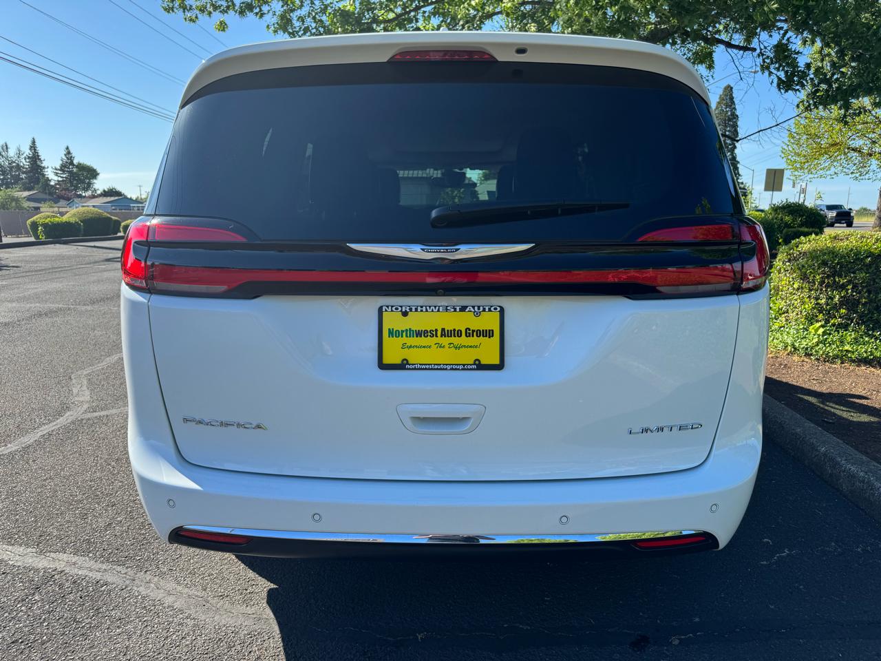 Chrysler Pacifica Limited FWD 2022