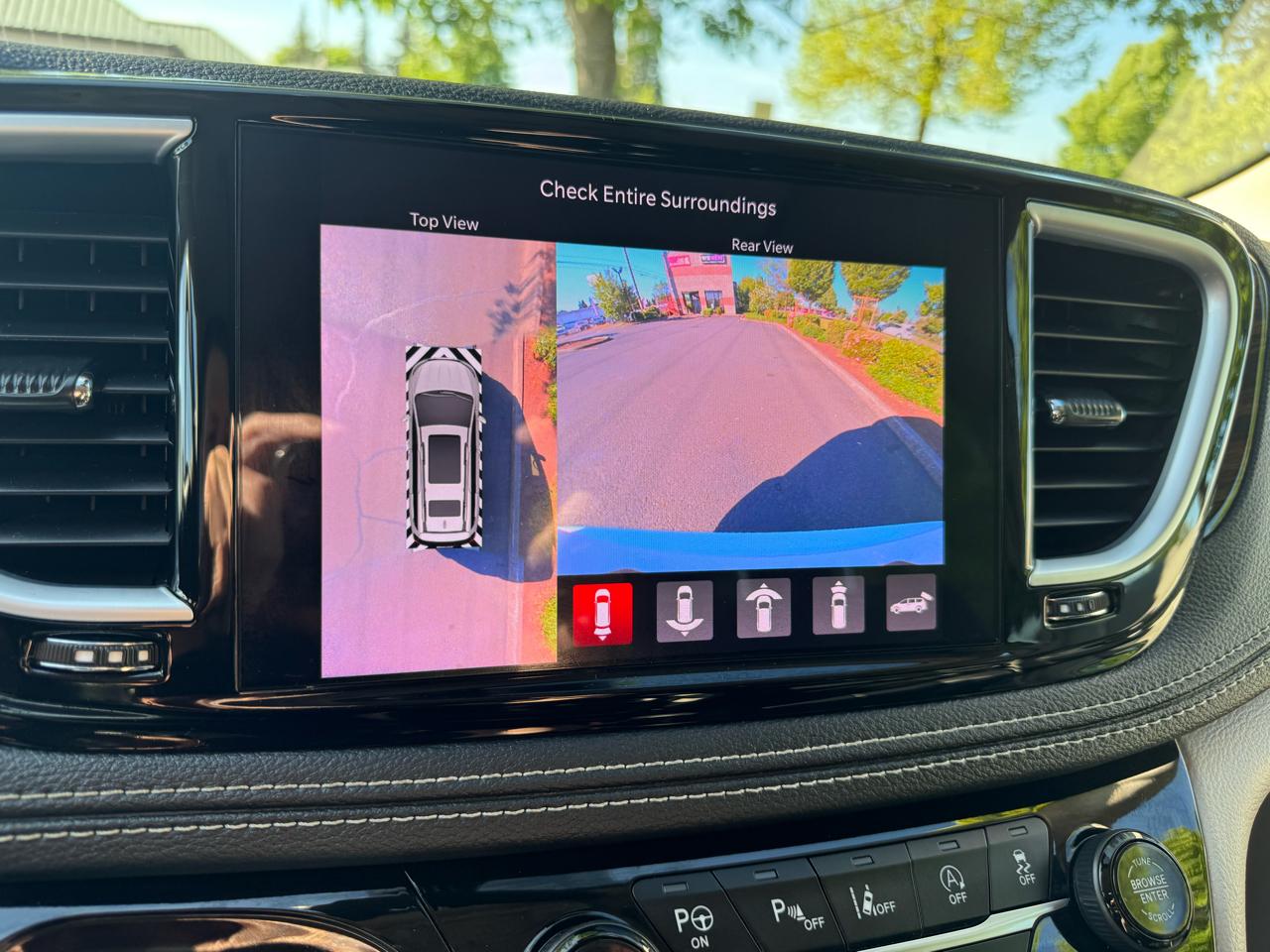 Chrysler Pacifica Limited FWD 2022