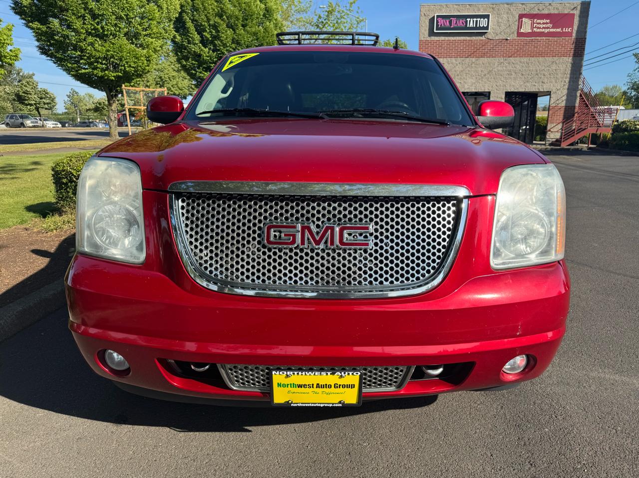 GMC Yukon AWD 4dr 1500 Denali 2012