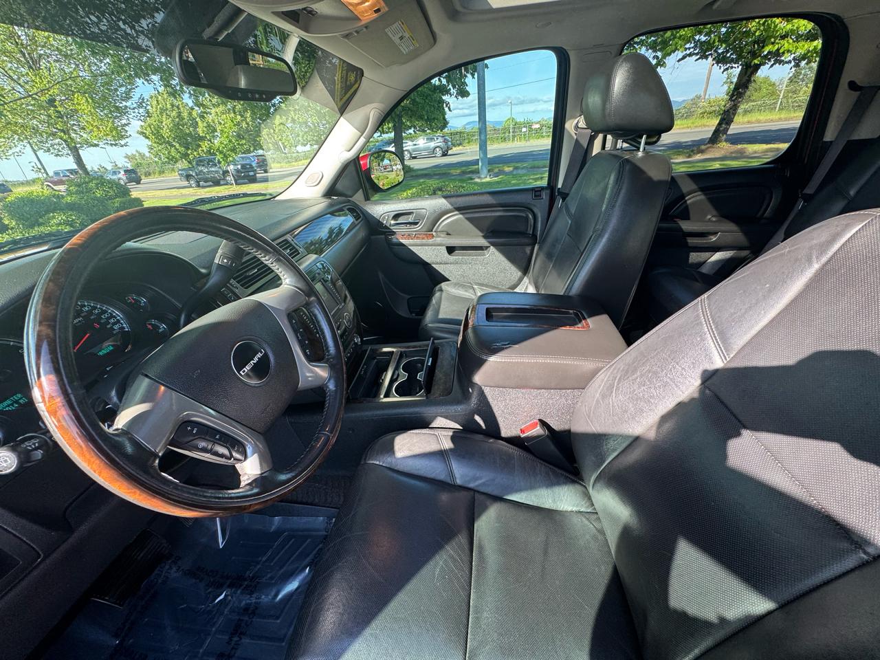 GMC Yukon AWD 4dr 1500 Denali 2012