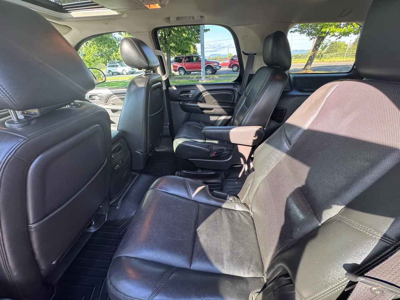 GMC Yukon AWD 4dr 1500 Denali 2012