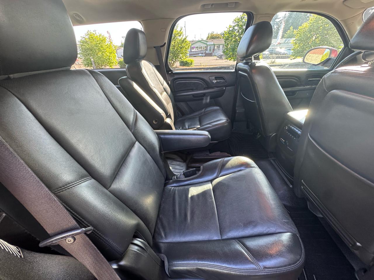 GMC Yukon AWD 4dr 1500 Denali 2012