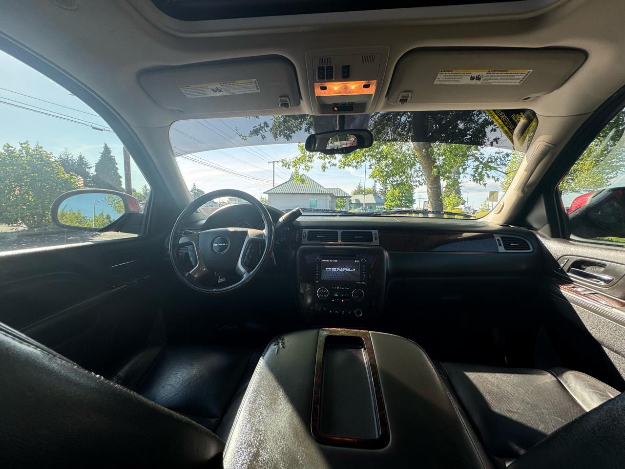 GMC Yukon AWD 4dr 1500 Denali 2012