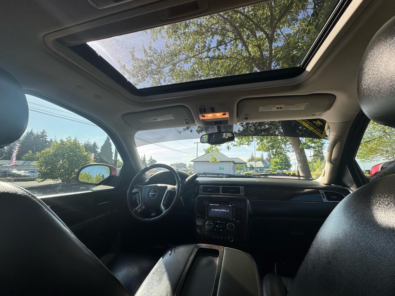 GMC Yukon AWD 4dr 1500 Denali 2012