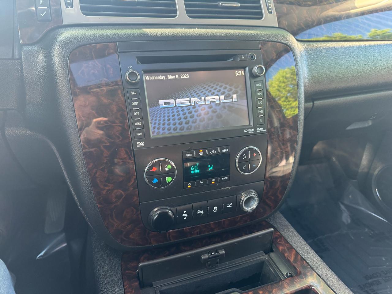 GMC Yukon AWD 4dr 1500 Denali 2012