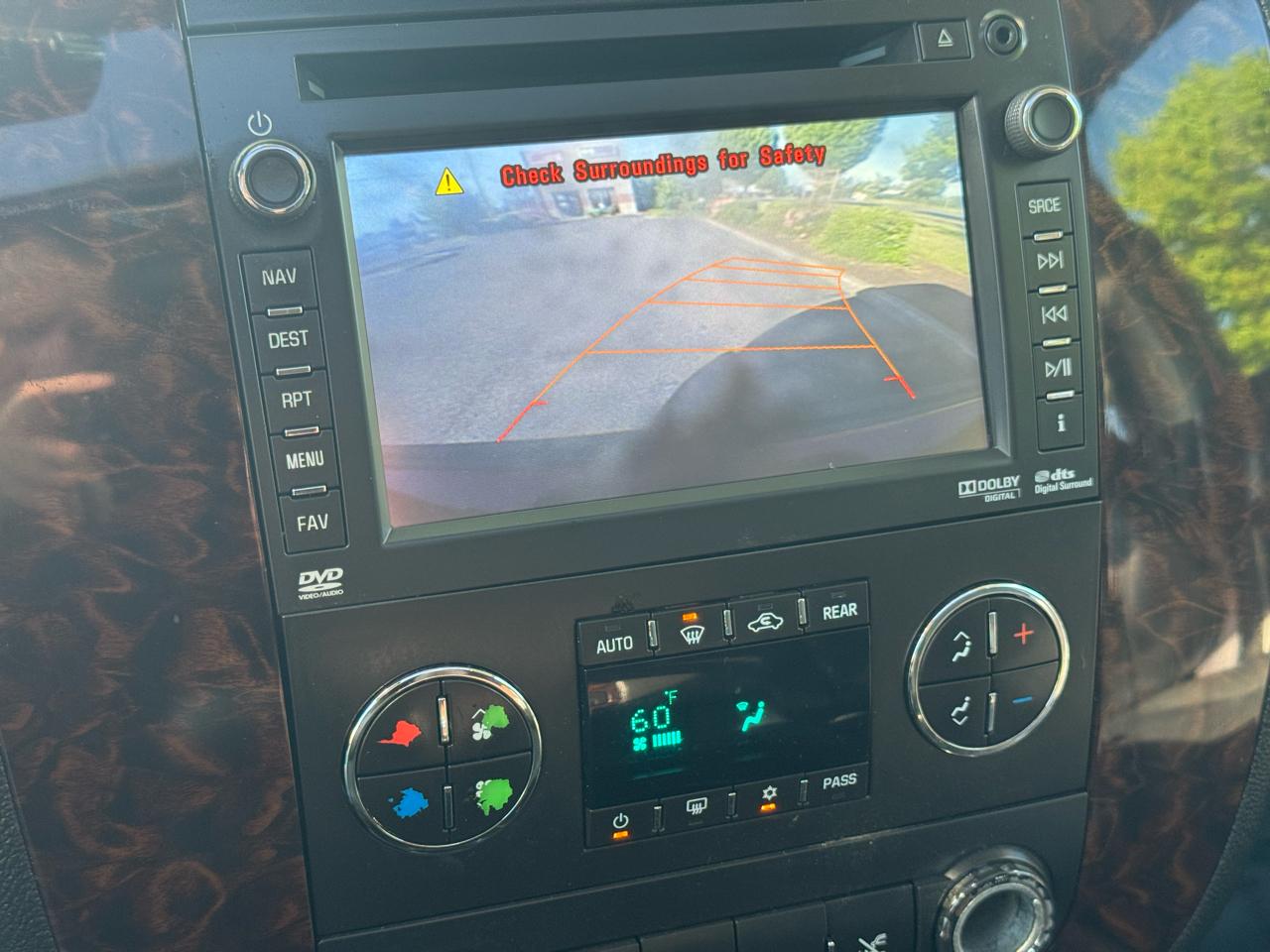 GMC Yukon AWD 4dr 1500 Denali 2012