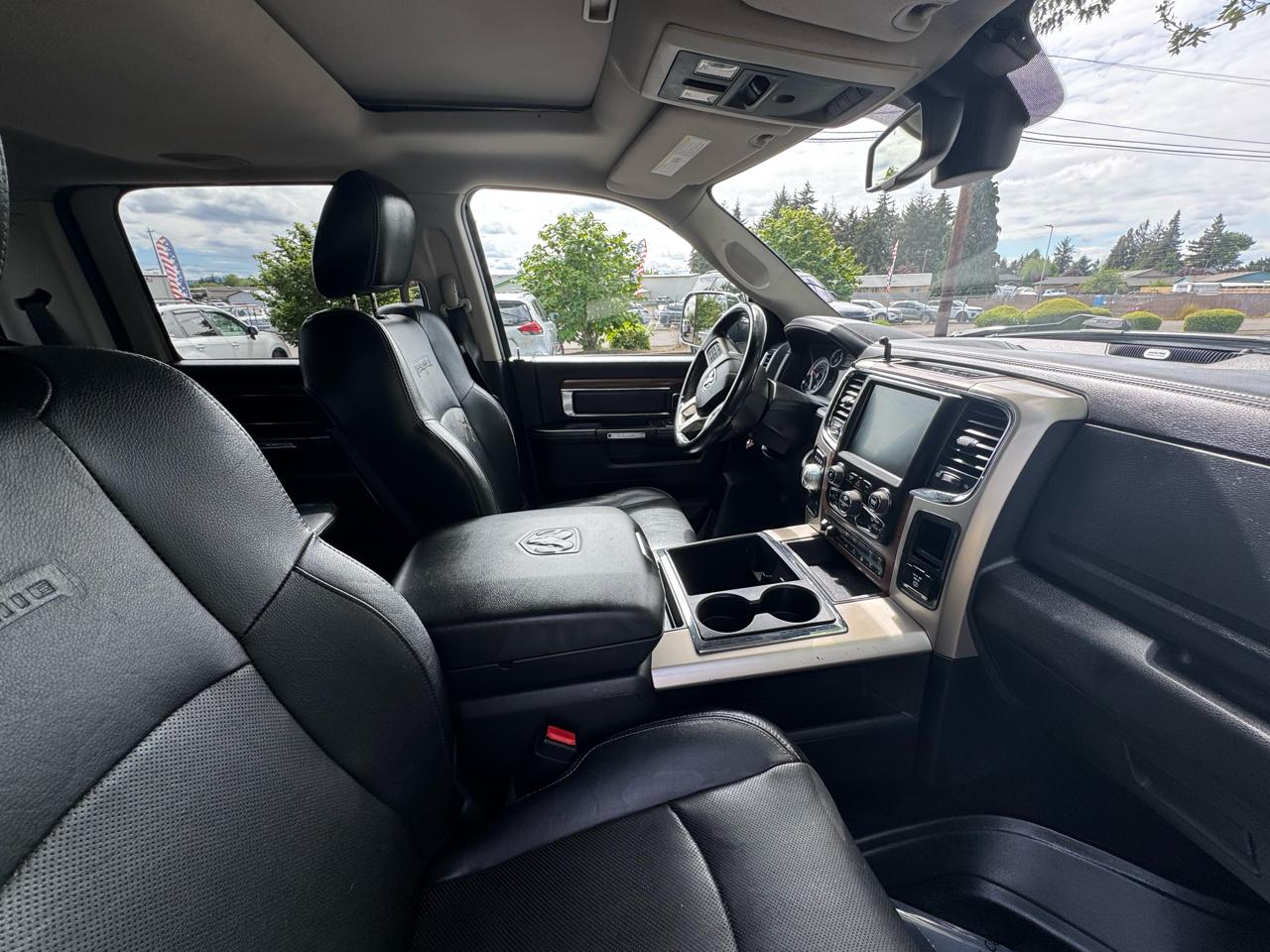RAM 1500 4WD Crew Cab 149" Laramie 2014