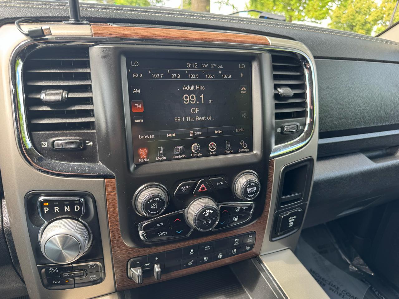 RAM 1500 4WD Crew Cab 149" Laramie 2014