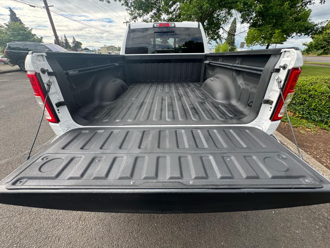 RAM 1500 Big Horn 4x2 Quad Cab 6'4" Box 2020