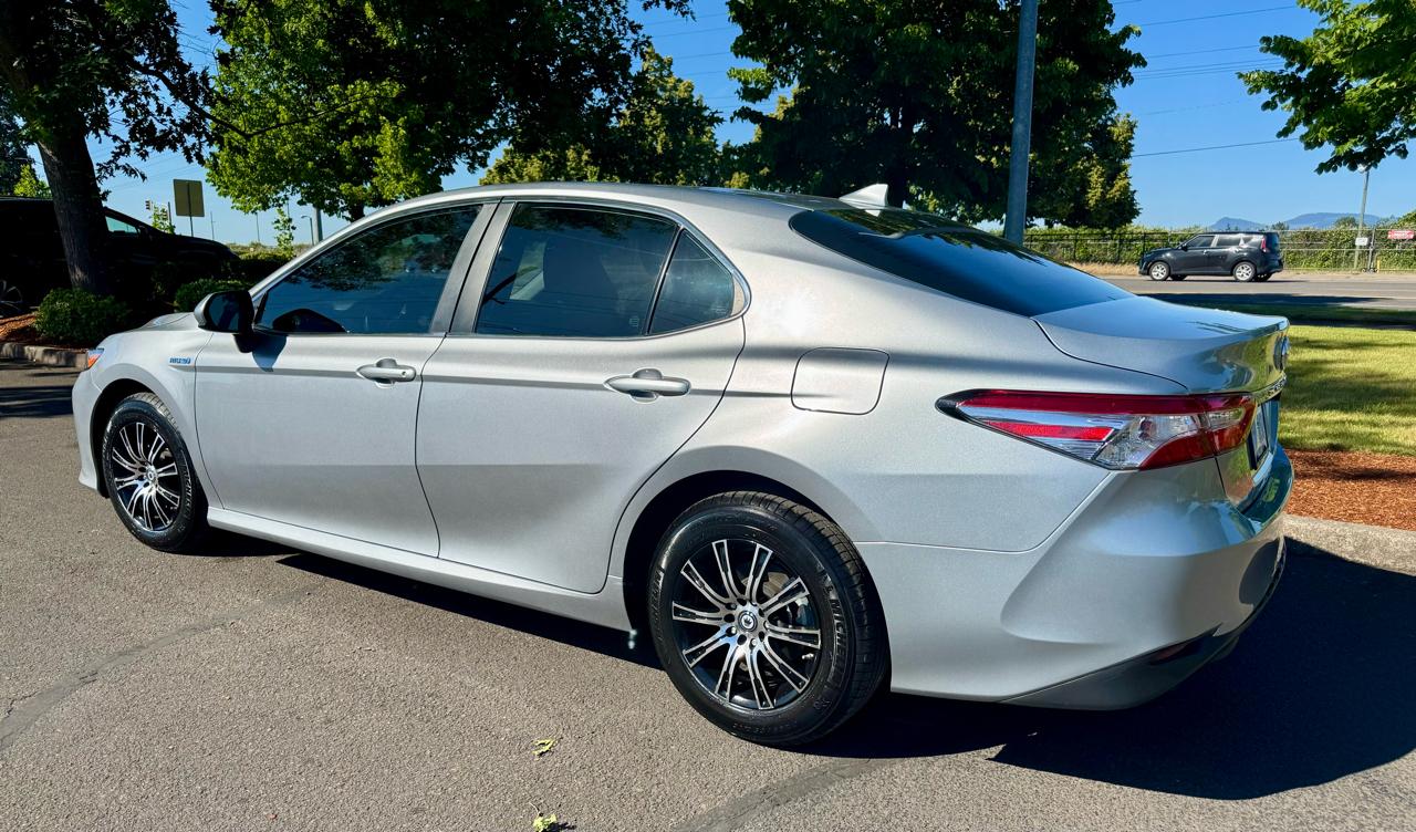 Toyota Camry Hybrid LE CVT (Natl) 2019