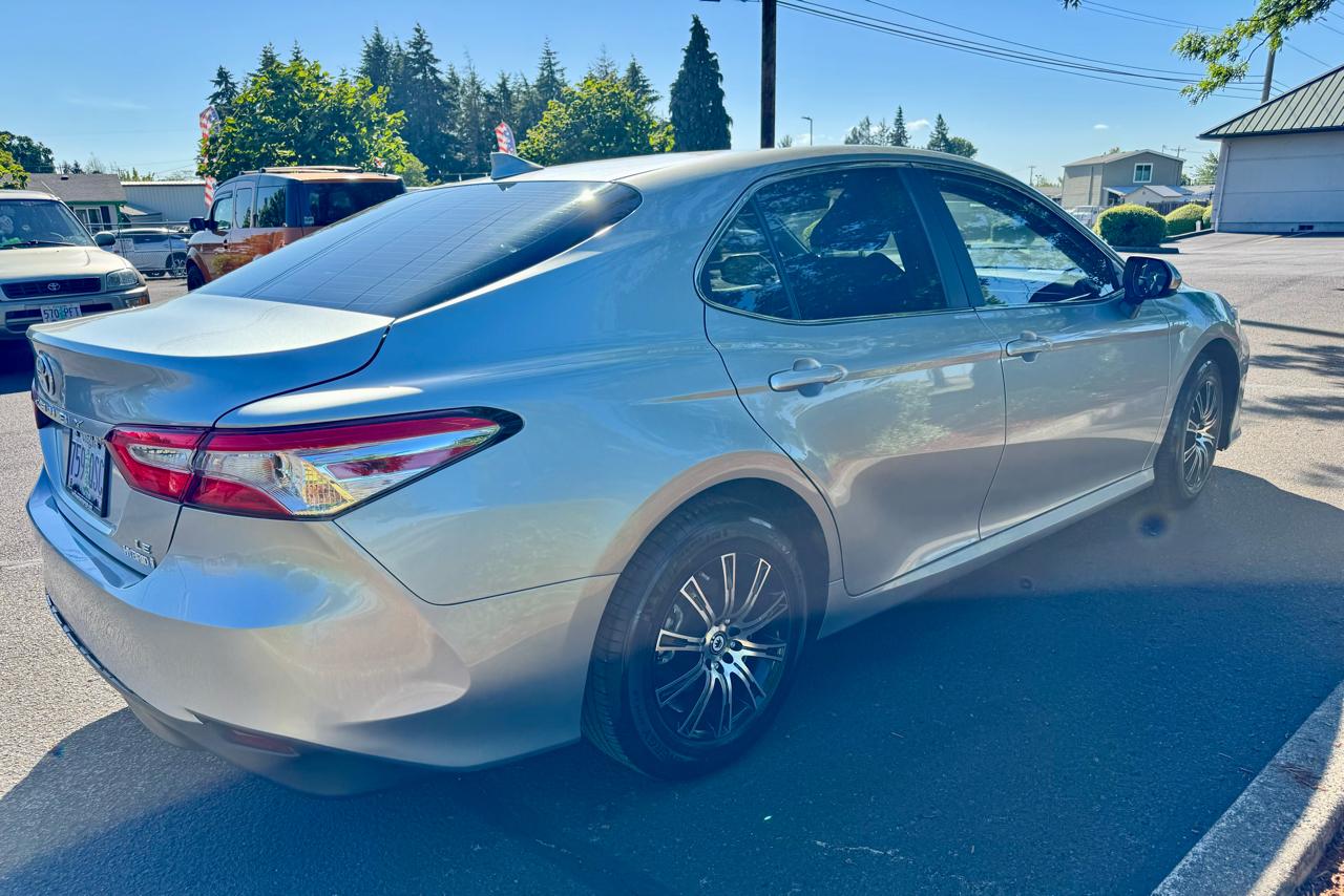 Toyota Camry Hybrid LE CVT (Natl) 2019