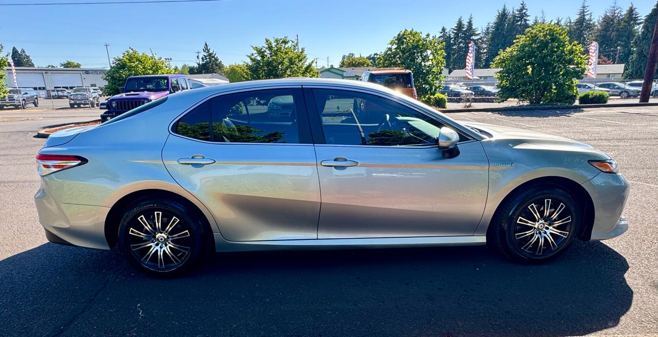Toyota Camry Hybrid LE CVT (Natl) 2019