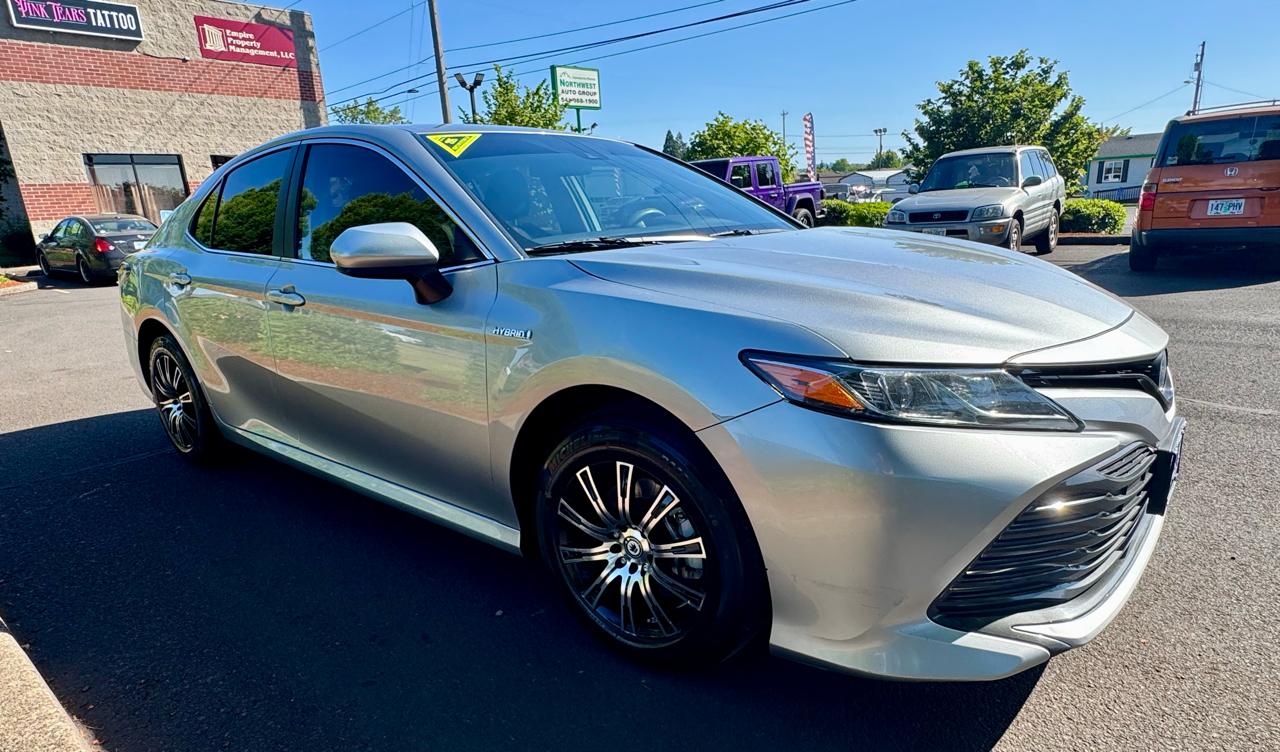 Toyota Camry Hybrid LE CVT (Natl) 2019