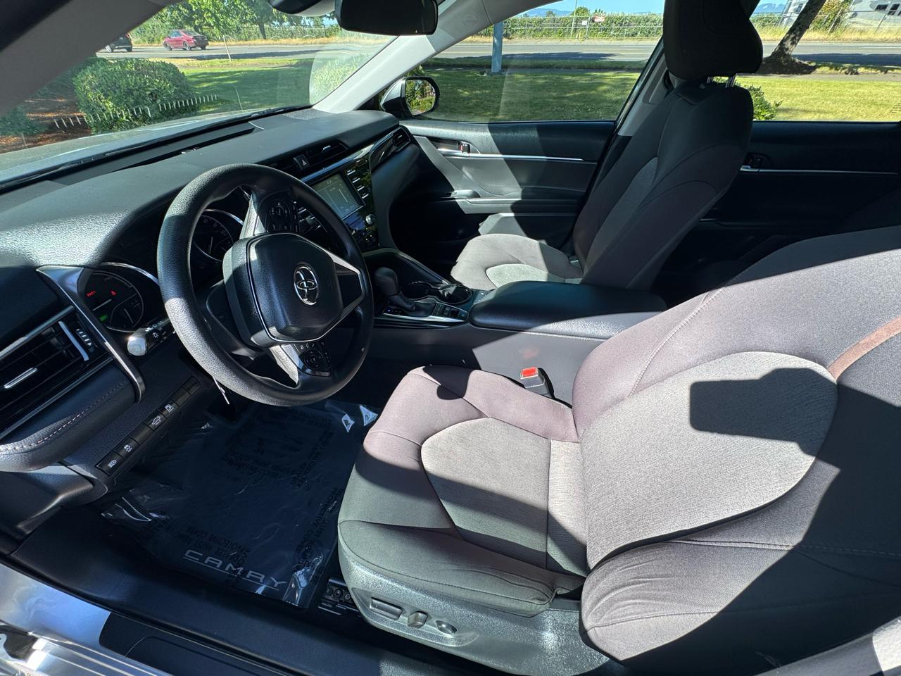 Toyota Camry Hybrid LE CVT (Natl) 2019