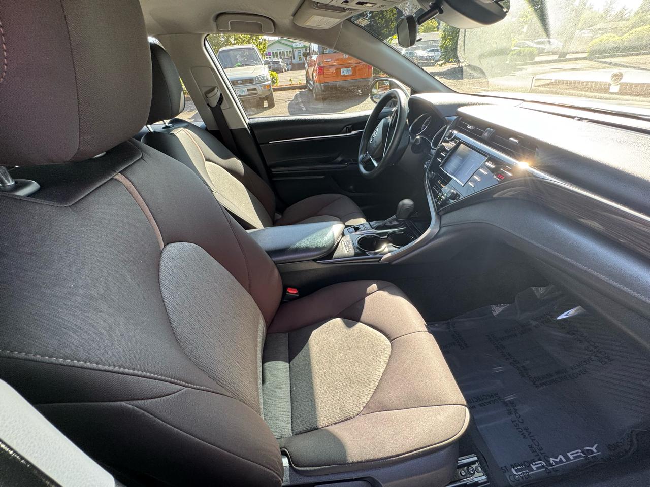 Toyota Camry Hybrid LE CVT (Natl) 2019