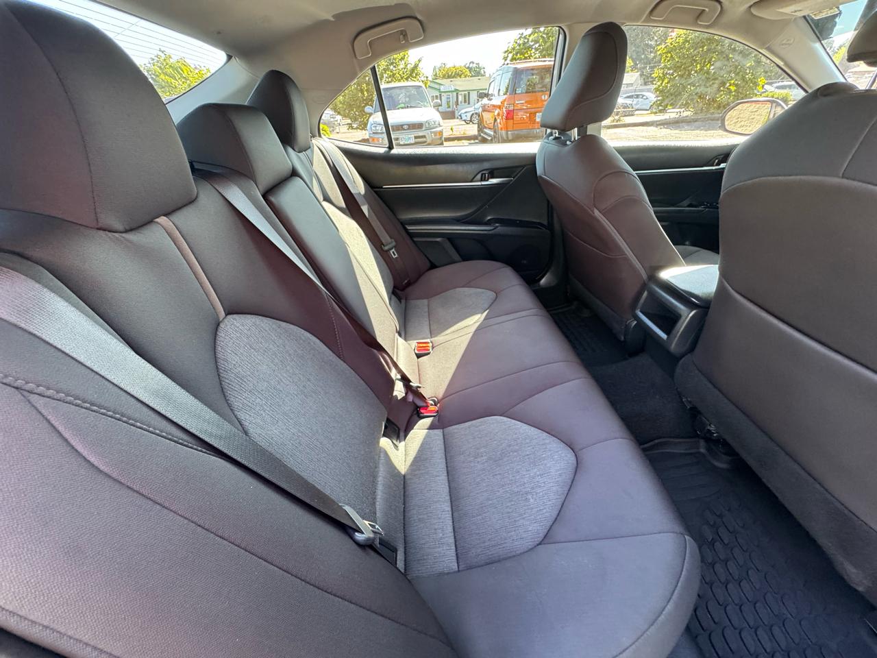 Toyota Camry Hybrid LE CVT (Natl) 2019