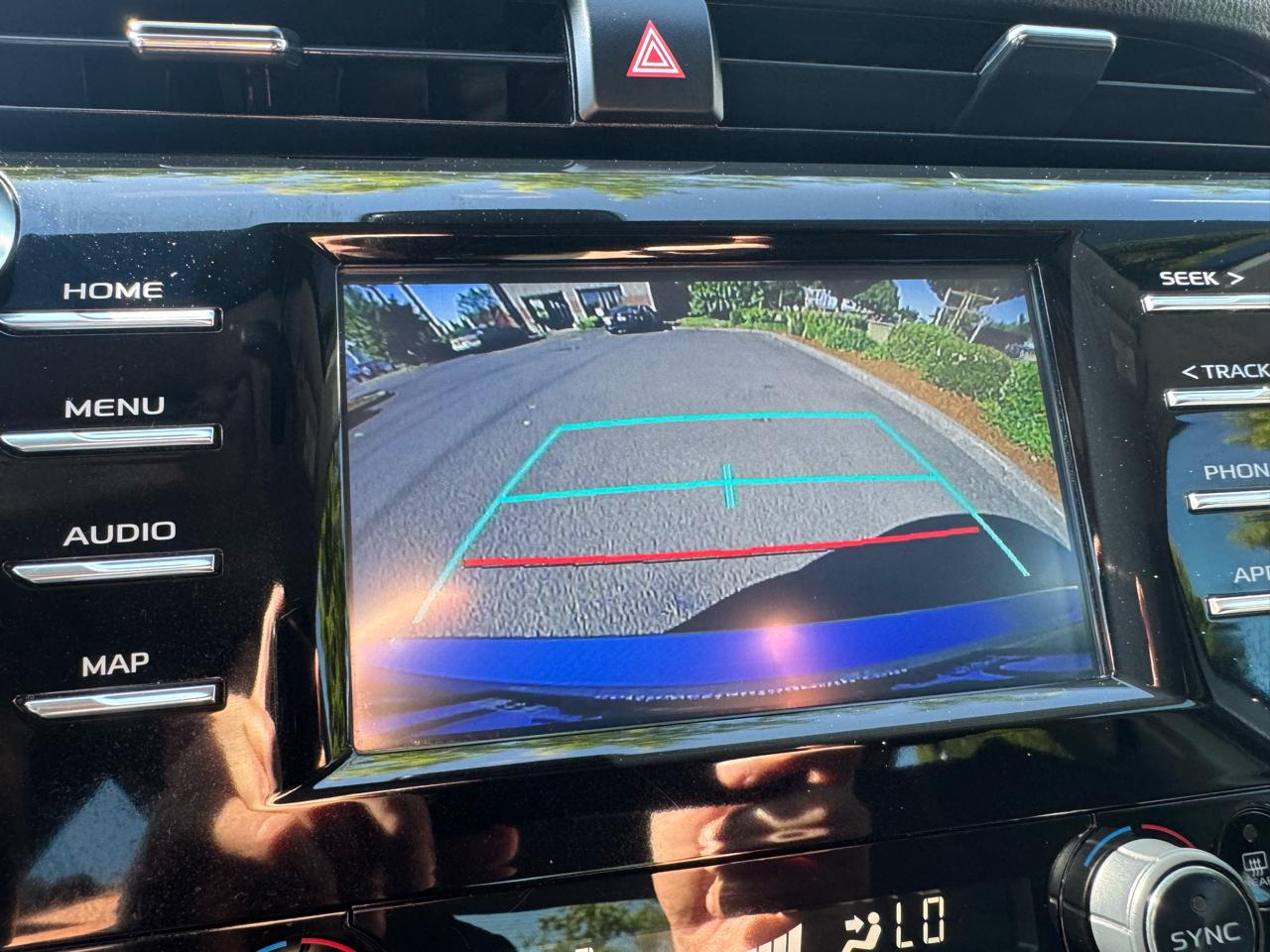 Toyota Camry Hybrid LE CVT (Natl) 2019