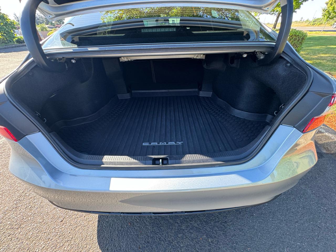 Toyota Camry Hybrid LE CVT (Natl) 2019