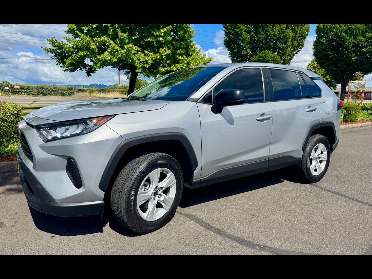 Toyota RAV4 LE AWD (Natl) 2022