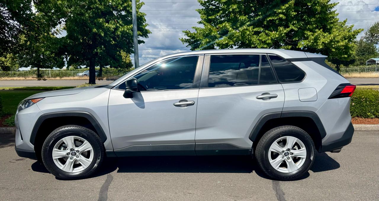 Toyota RAV4 LE AWD (Natl) 2022