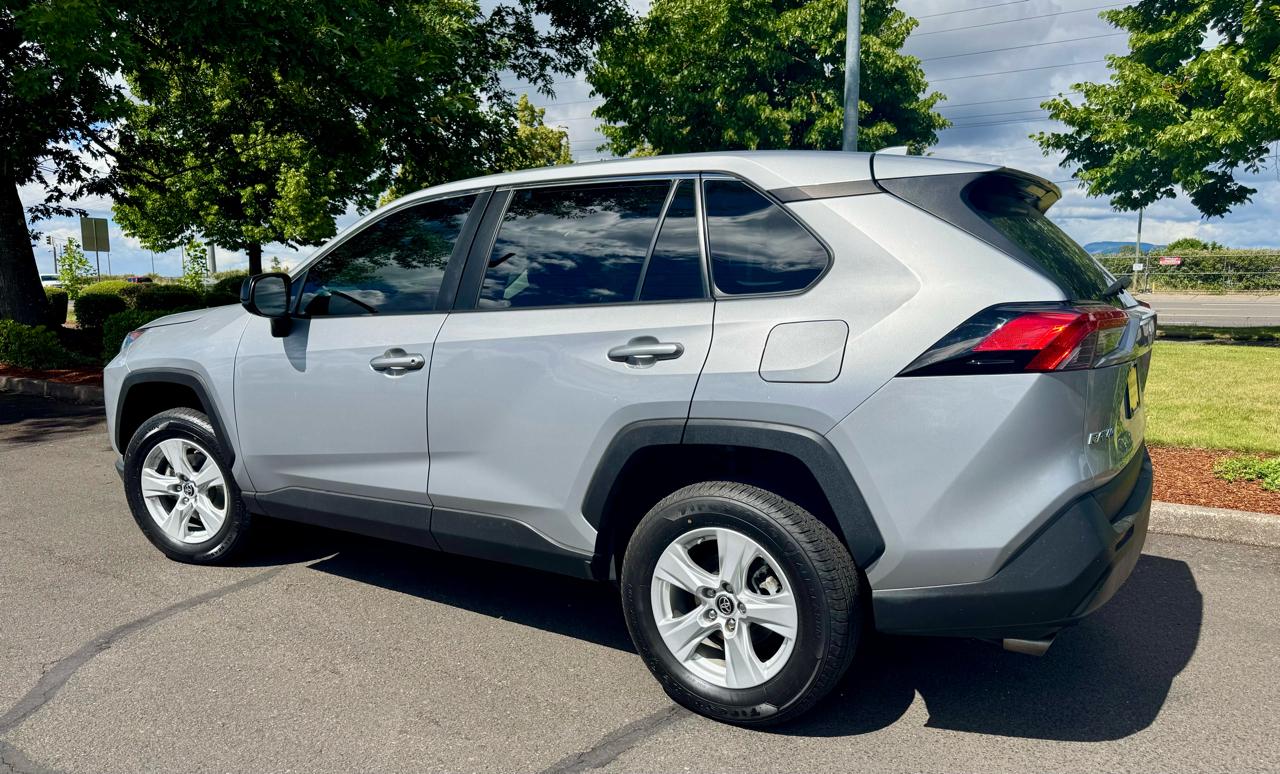 Toyota RAV4 LE AWD (Natl) 2022