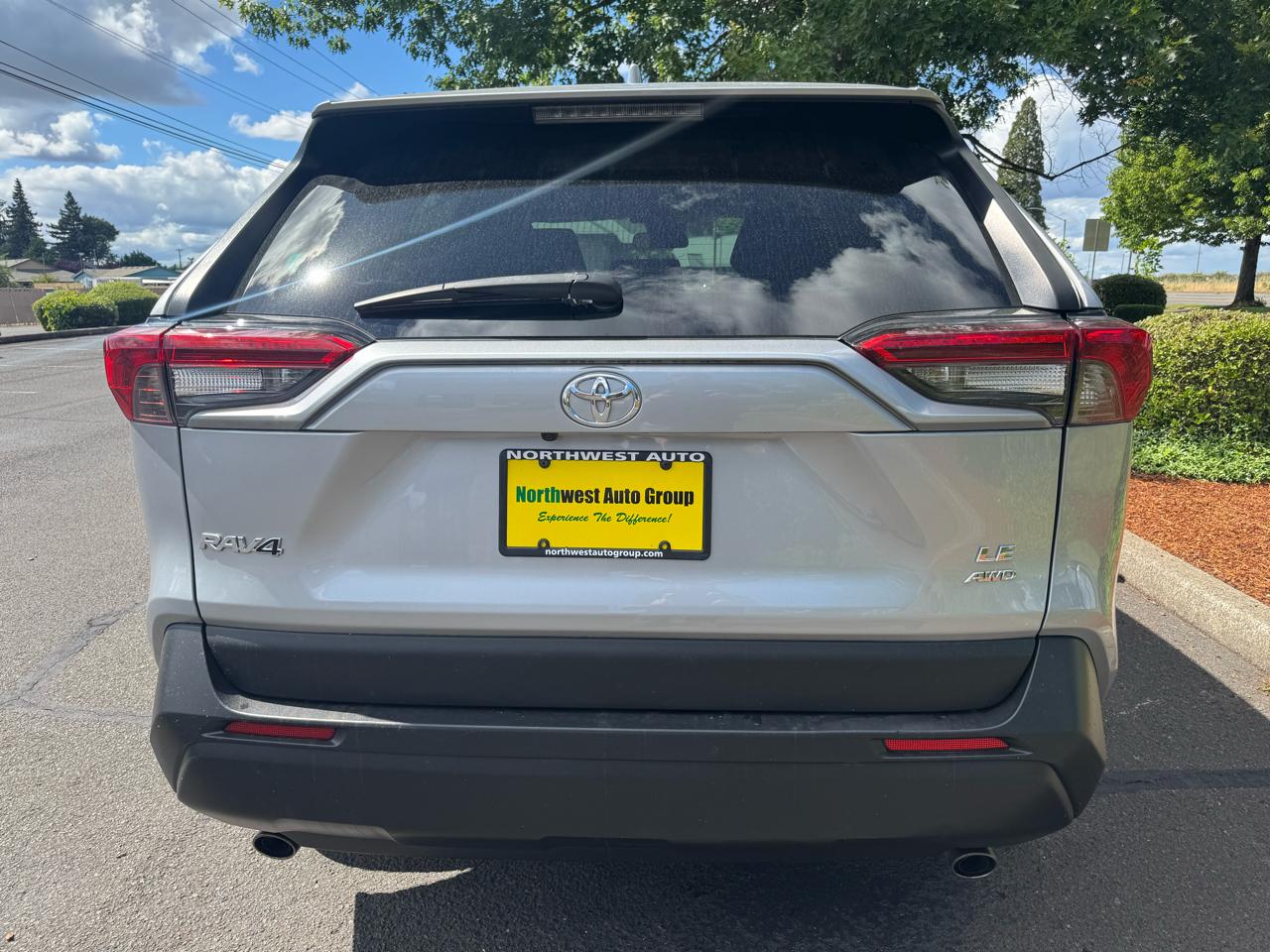 Toyota RAV4 LE AWD (Natl) 2022