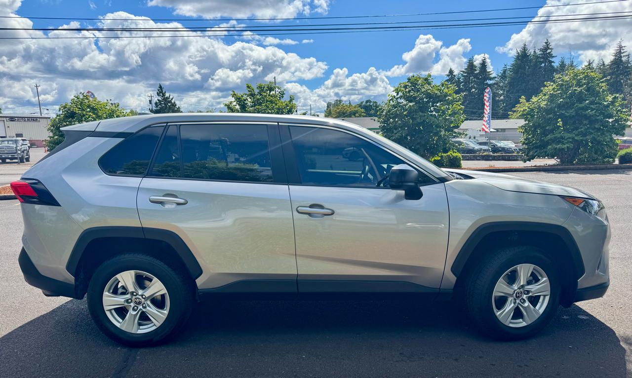 Toyota RAV4 LE AWD (Natl) 2022