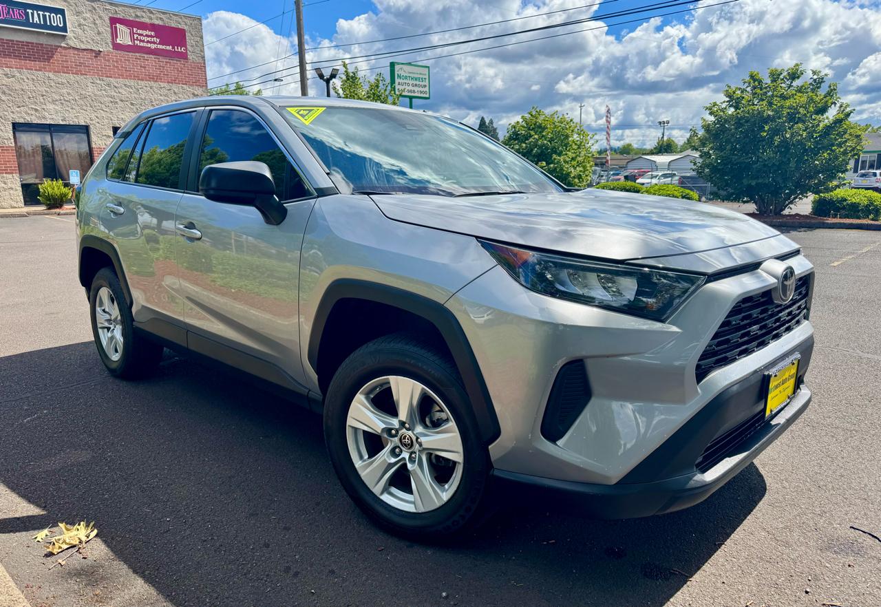 Toyota RAV4 LE AWD (Natl) 2022