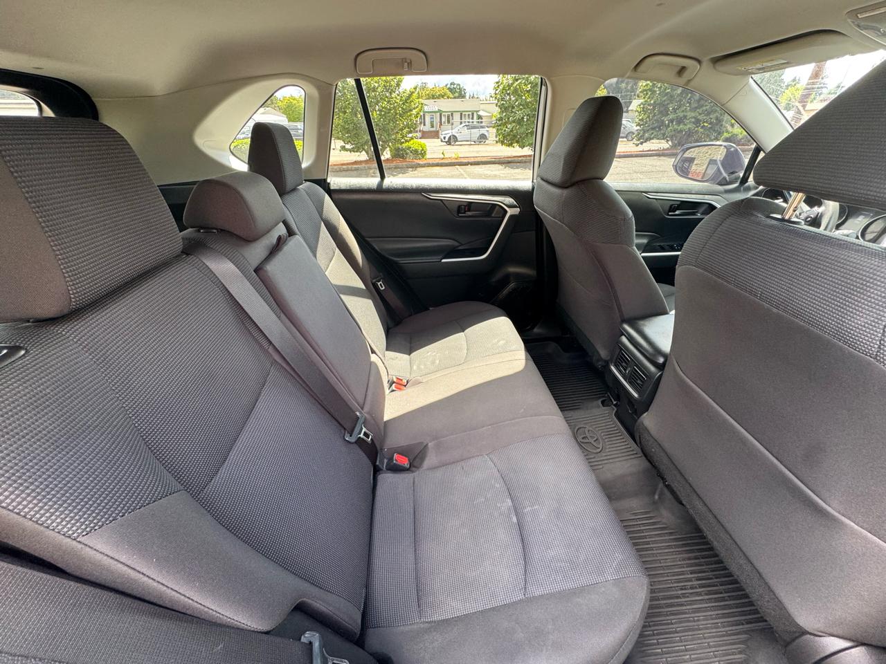 Toyota RAV4 LE AWD (Natl) 2022