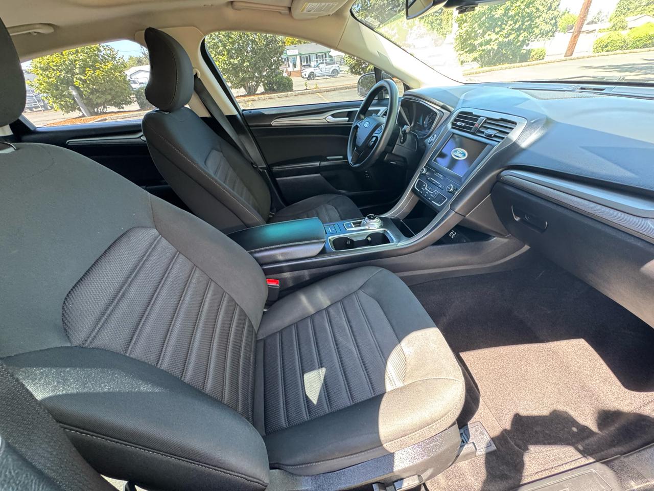 Ford Fusion Hybrid SE FWD 2019
