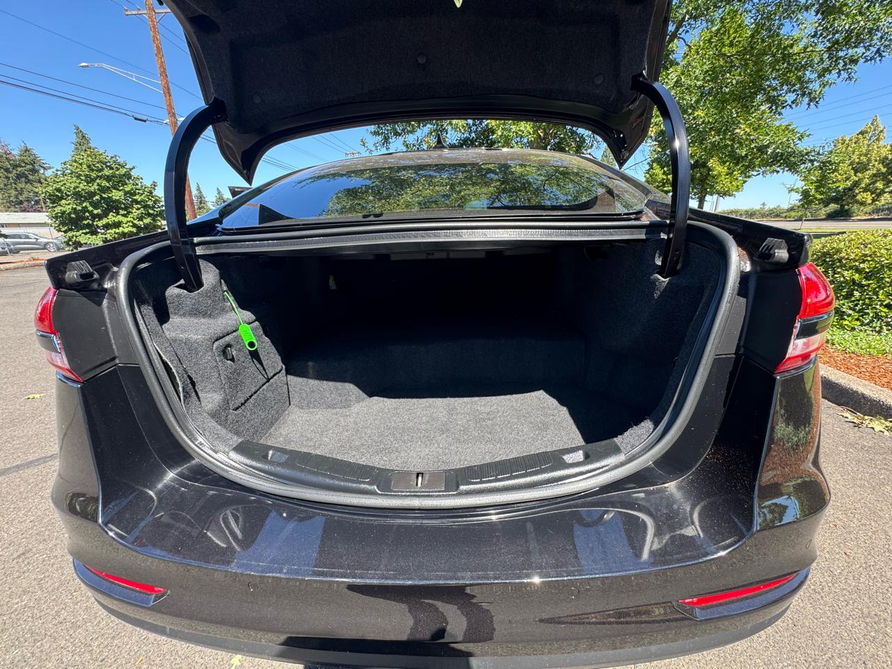 Ford Fusion Hybrid SE FWD 2019