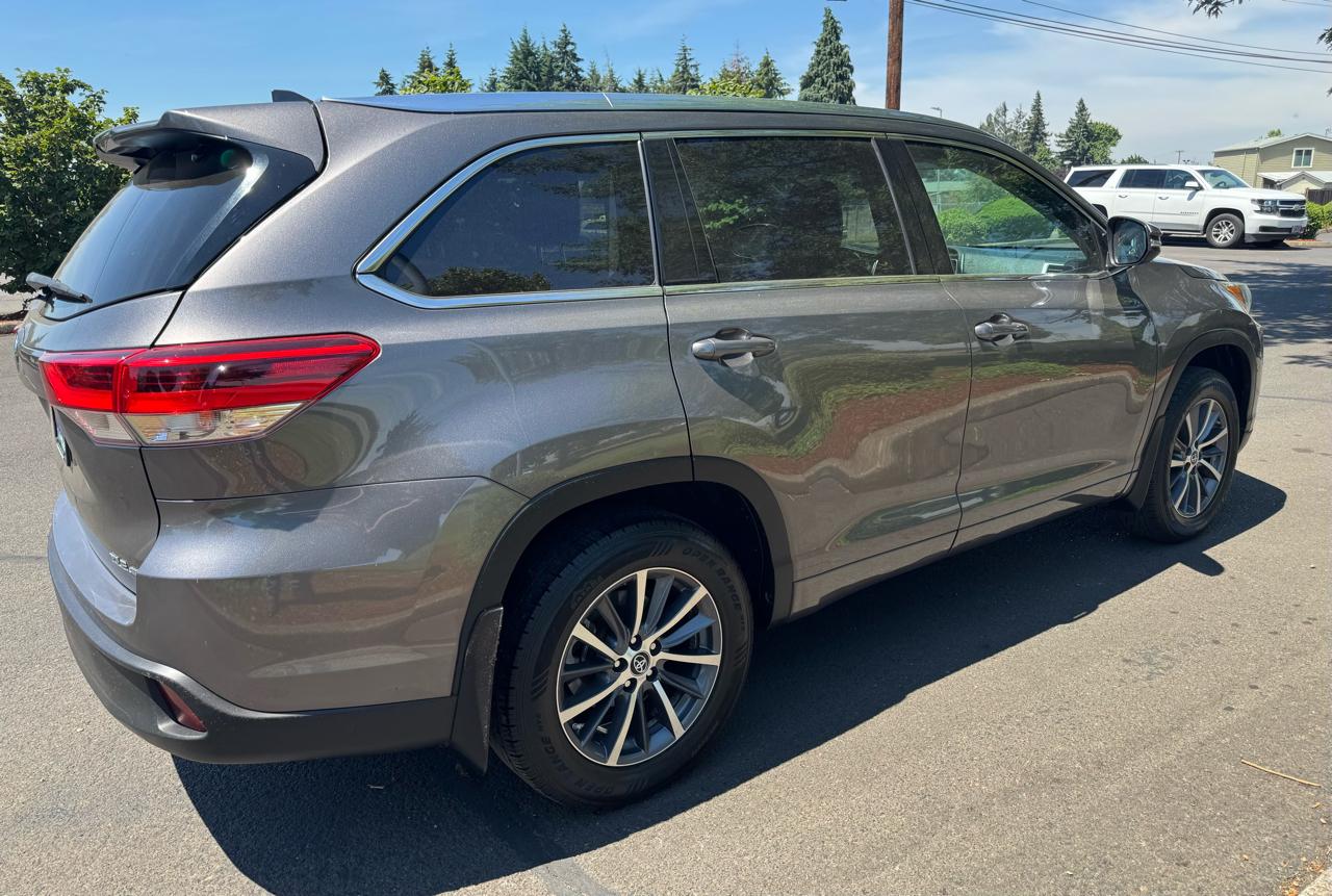 Toyota Highlander XLE V6 AWD (Natl) 2017