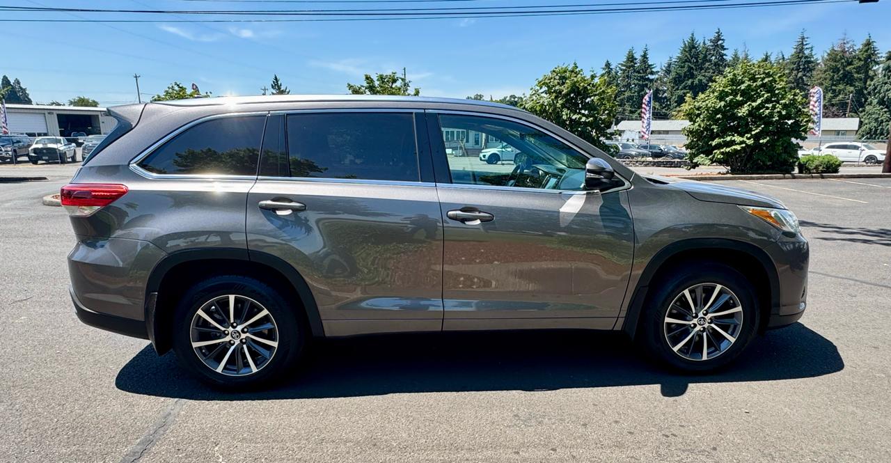 Toyota Highlander XLE V6 AWD (Natl) 2017