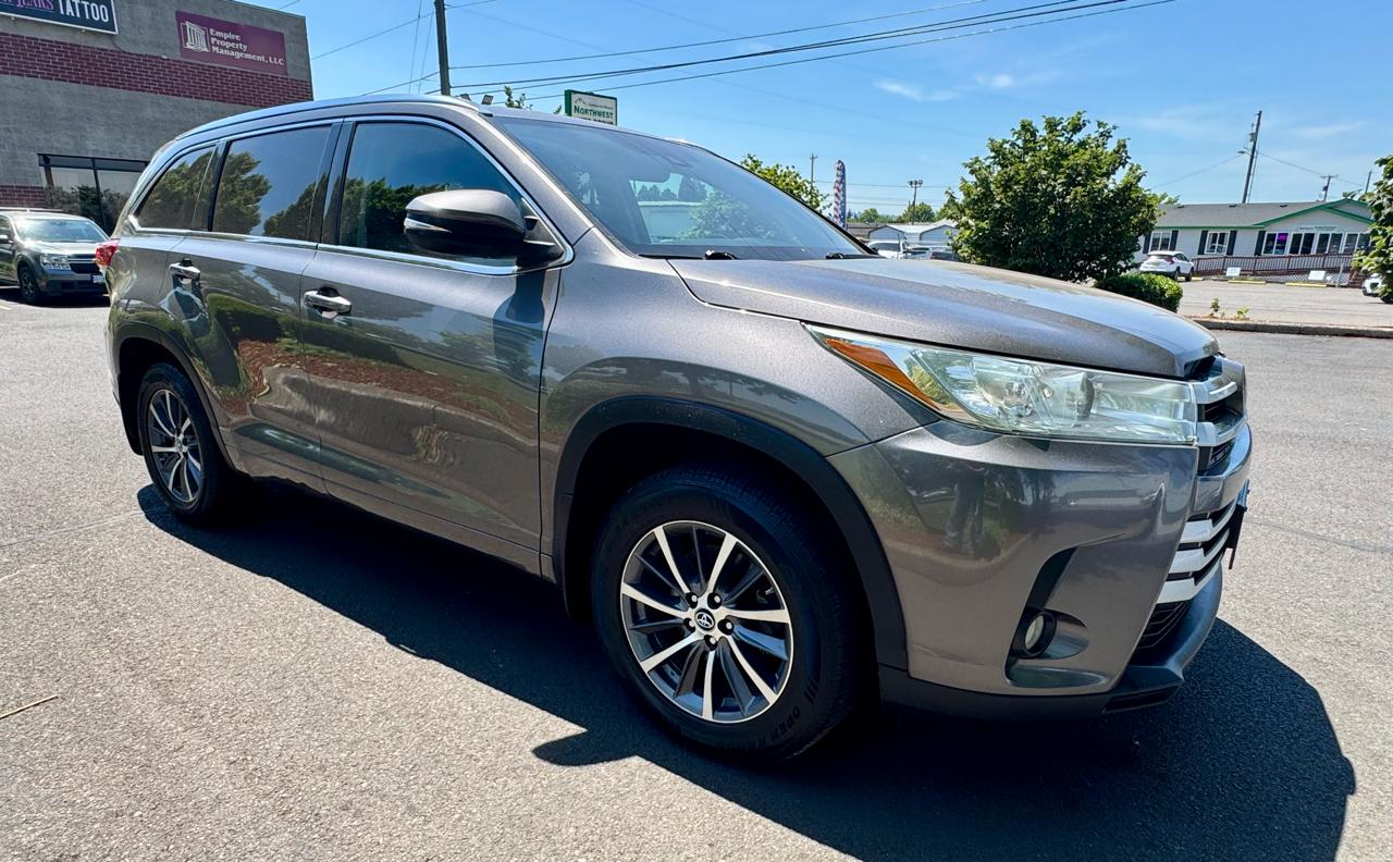 Toyota Highlander XLE V6 AWD (Natl) 2017