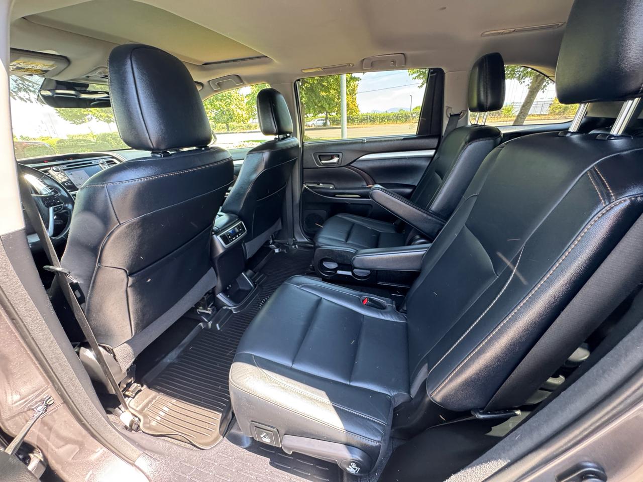 Toyota Highlander XLE V6 AWD (Natl) 2017