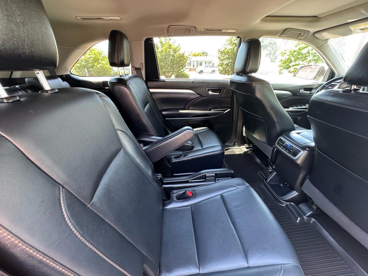 Toyota Highlander XLE V6 AWD (Natl) 2017
