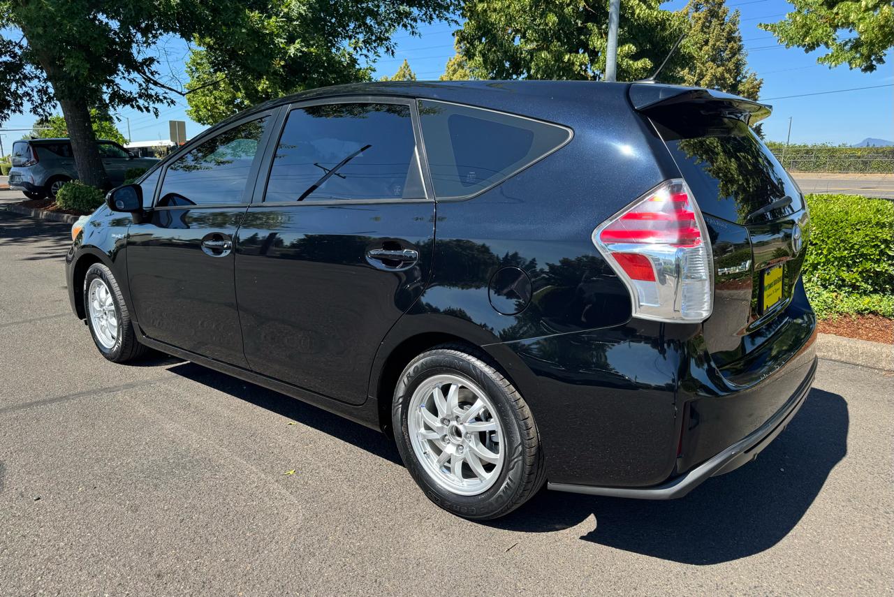 Toyota Prius V 5dr Wgn Three (Natl) 2015
