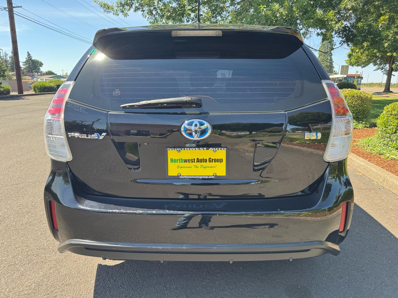 Toyota Prius V 5dr Wgn Three (Natl) 2015