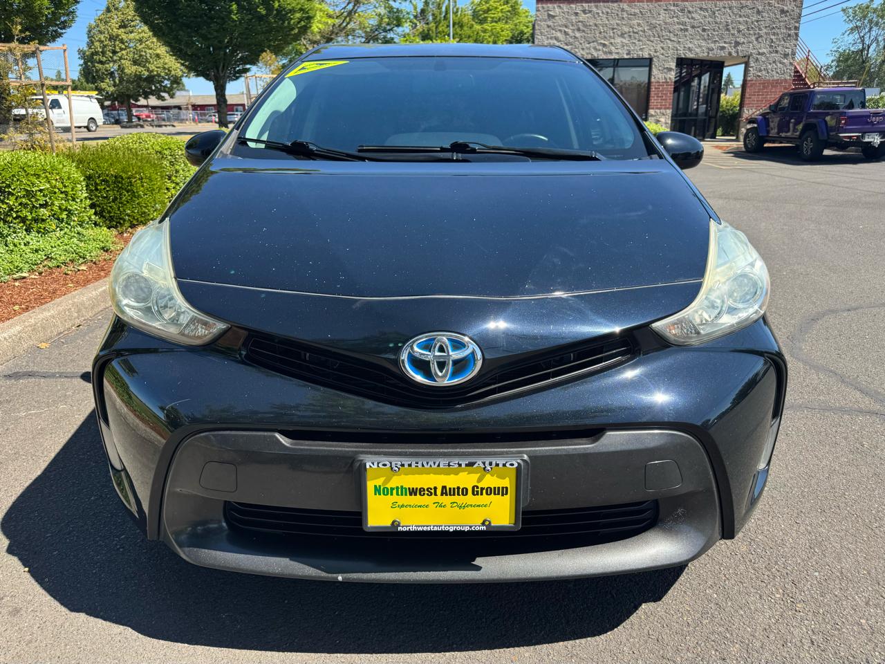 Toyota Prius V 5dr Wgn Three (Natl) 2015