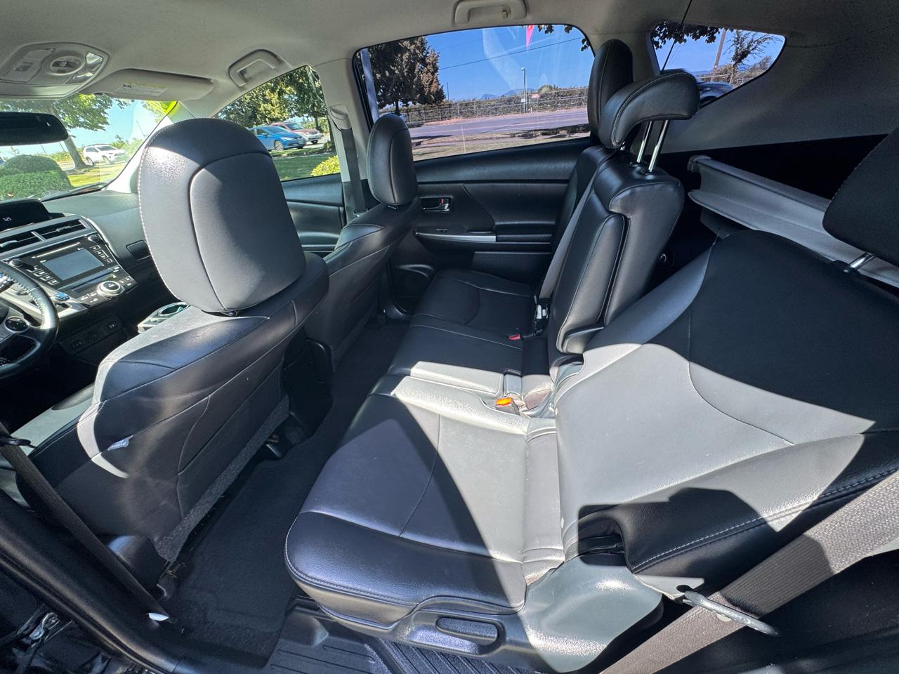 Toyota Prius V 5dr Wgn Three (Natl) 2015