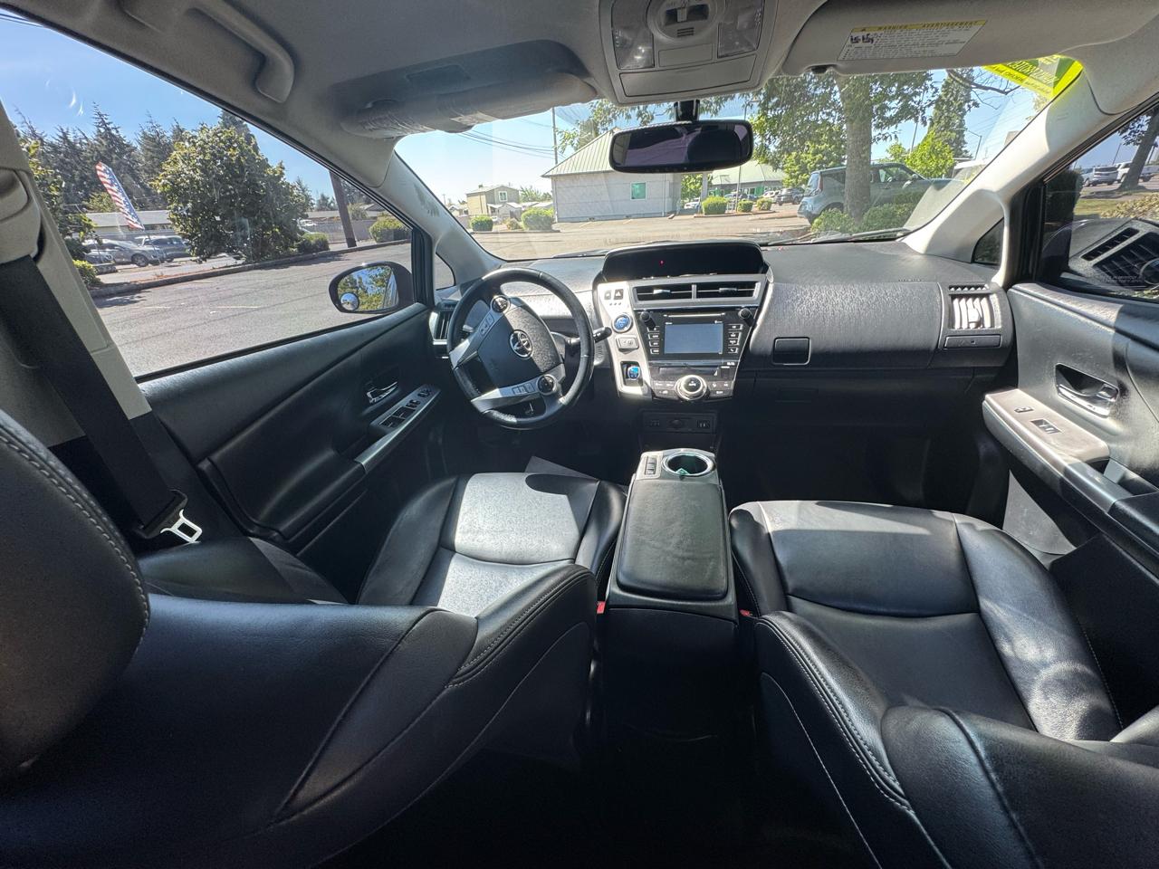 Toyota Prius V 5dr Wgn Three (Natl) 2015